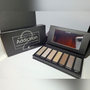 Younique eye shadow palette